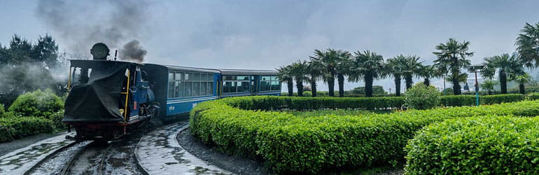 Tiger Hill and Batasia Loop tour in Darjeeling from Kolkata